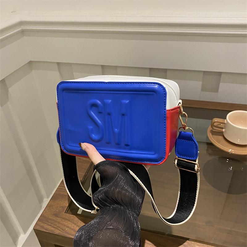 Commuter Small Square Bag 2025 Spring Personalized Fashion New Trend Messenger Shoulder Bag Casual High Value Wide Shoulder Strap