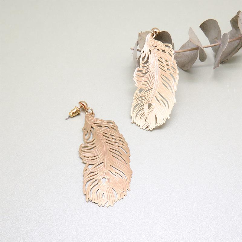 Cercei simpli retro cu pene la modă și exagerate