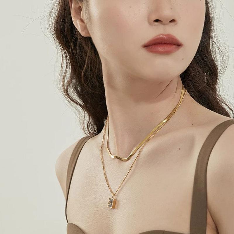 Niche design plating, snake bone double-layer gemstone pendant, retro Hong Kong style cold wind long necklace