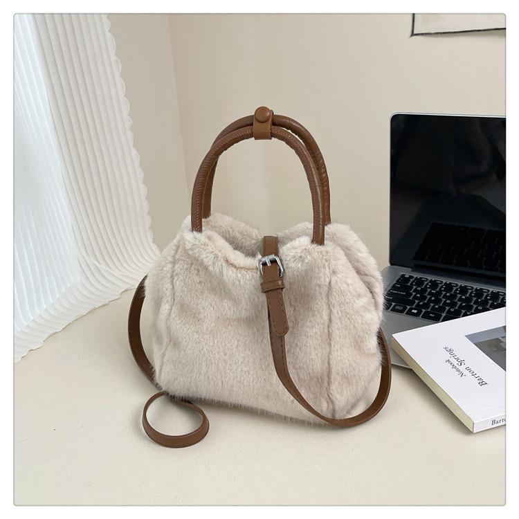 Cute Furry Handbag Bag Women's 2025 New Autumn and Winter Foreign Style Niche Plush Bucket Bag Shoulder Messenger Bag