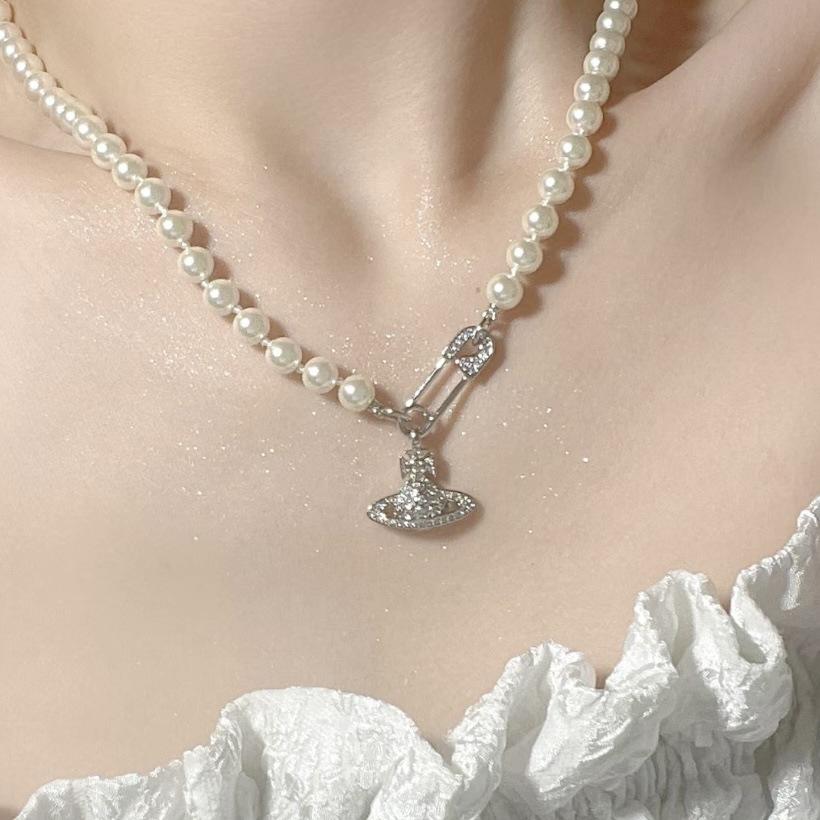 Cqqa Women's Light Queen Mother Saturn Necklace Niche Vintage Pin Pearl Necklace, Luxury Premium Clavicle Necklace