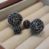 Ausgeschnittene runde Vorder- und Ohrringe, Modische und vielseitige Gothic-Accessoires, Kugelschmuck