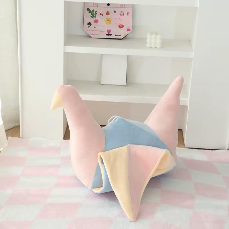 

Сложенный из бумаги журавлик, мягкий, цветной, оригами, складной, птицы, приносящие удачу, подушка для декора детской комнаты about 20-22cm