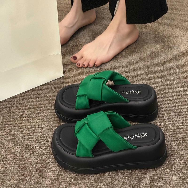 Black thick-soled height-increasing slippers for women's summer wear 2025 new French high-end fashion beach sandals