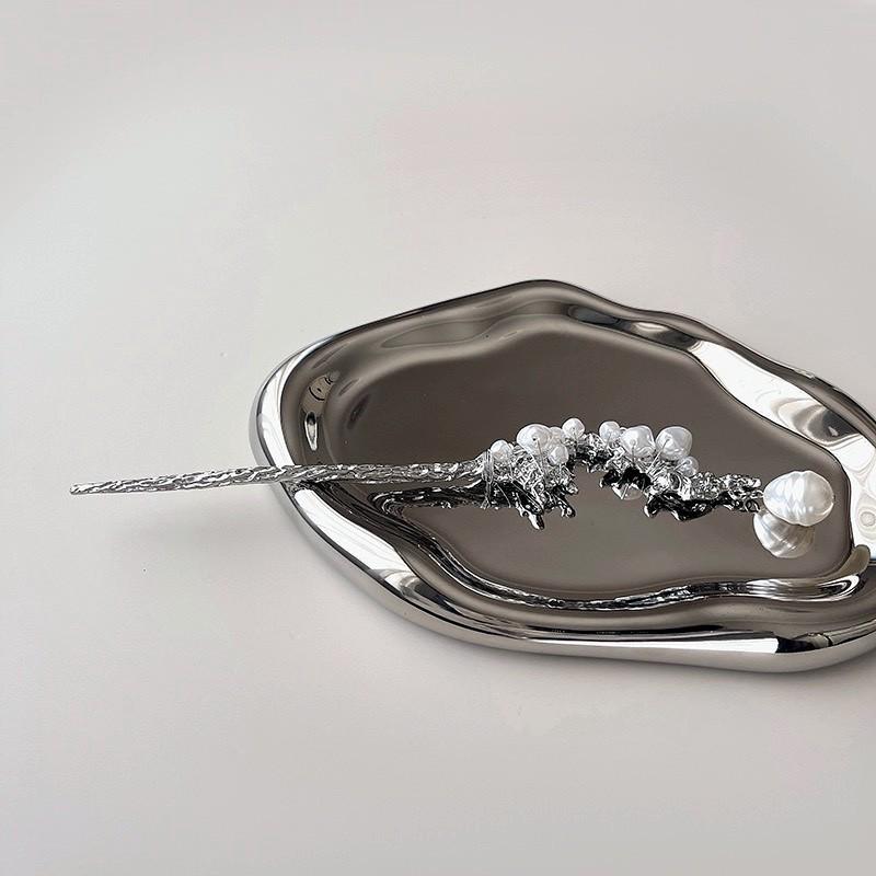 

Новая заколка для волос с жемчугом Lava Baroque: Дизайн ретро-ниши с тенденциями античного стиля