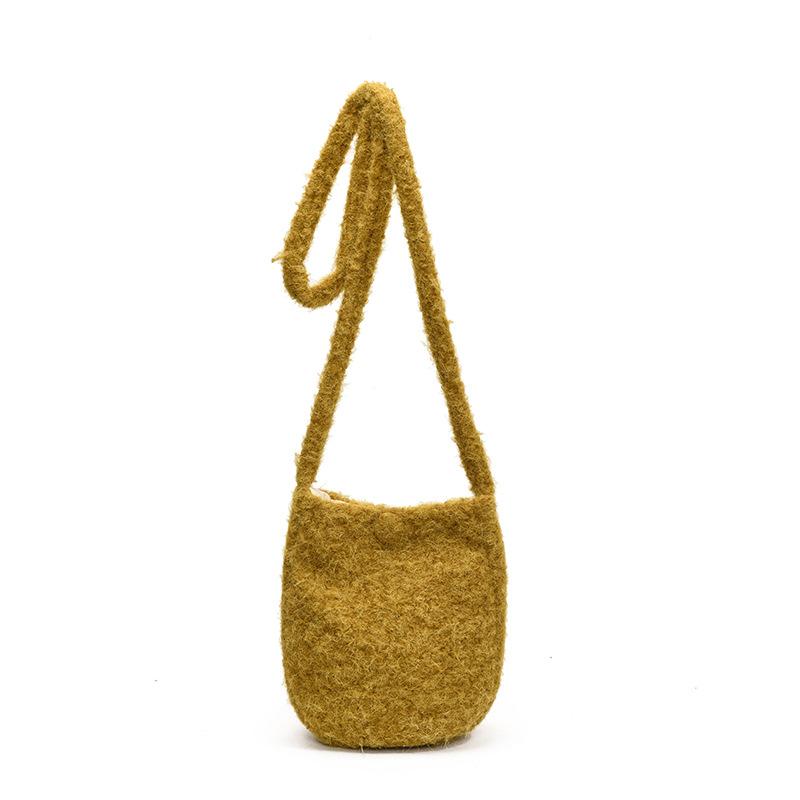 Winter Plush Bag Women's 2025 New Versatile Shoulder Messenger Bag Large-capacity Woolen Bucket Bag