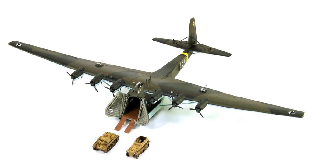 Pit-Road 1/144 Skywave Series German Me323E-2 Gigant Transport Aircraft Plastic Model SN23 (Airplane)