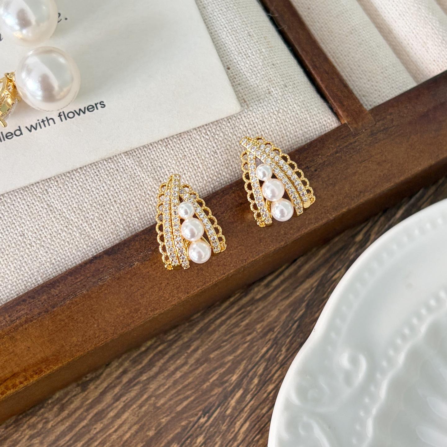 Elegant Pearly Zirconia Lace Drop Stud Earrings - French Retro Women s High-End Style золотой