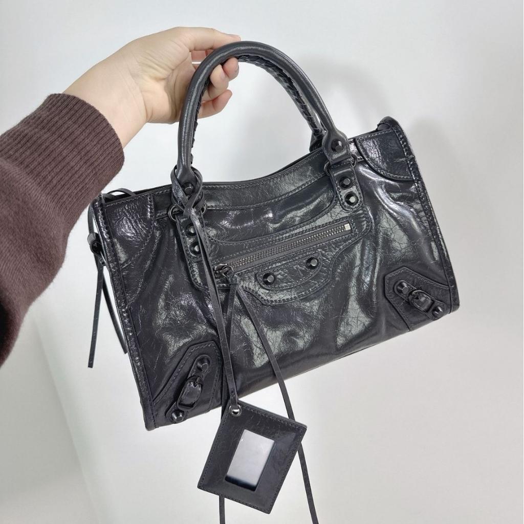 Hot Girl Cool Studded Caggle Motorcycle Bag Twist Tote Bag Oil Wax Cowhide Tote Bag Women's Single Shoulder Underarm Bag