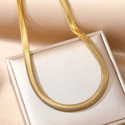 Fashionable New Women Snake Bone Chain Fashionable Luxury Gold Thick Chain Elegant Charm Clavicle Chain Party Sweater Chain