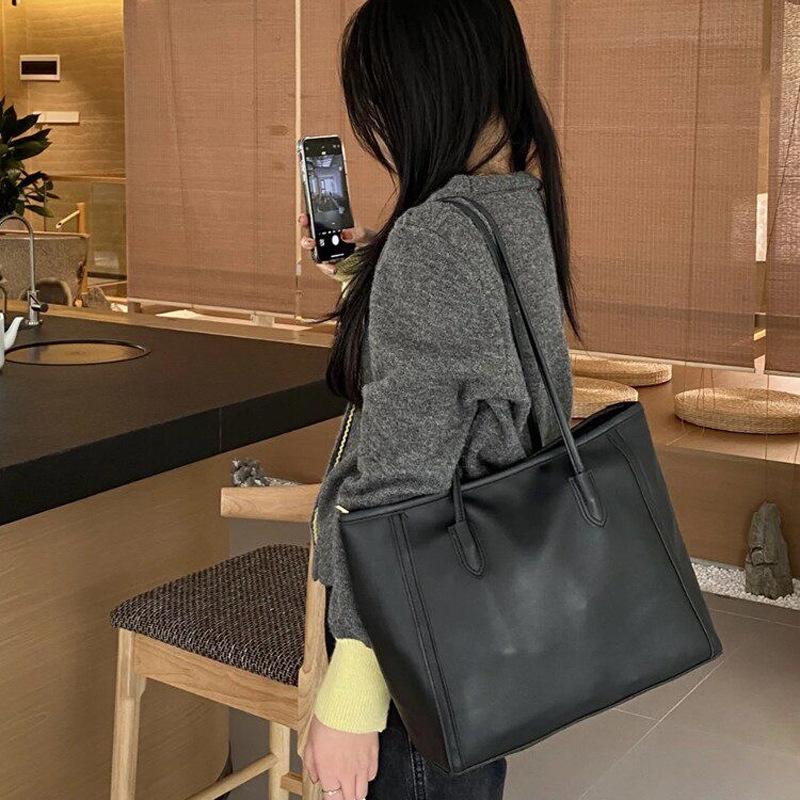 Fashion Retro Portable Tote Bag Women'S Bag Summer New Large Capacity High Value Underarm Bag Shoulder Bag Tide