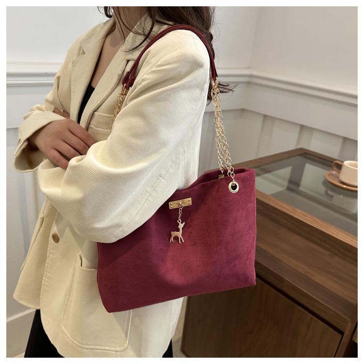 Vintage Commuter Style Chain Shoulder Bag 2026 Winter New Fashion Ins Armpit Bag Tote Bucket Bag for Women