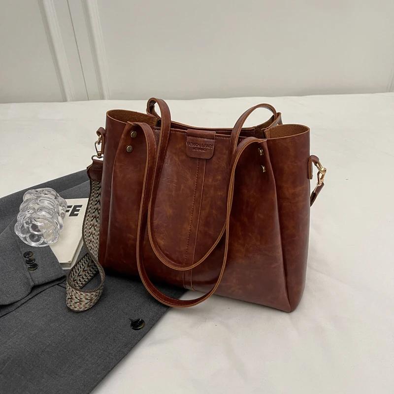 Large capacity bag for women  single shoulder bag  crossbody bag for university students  fashionable autumn and winter
