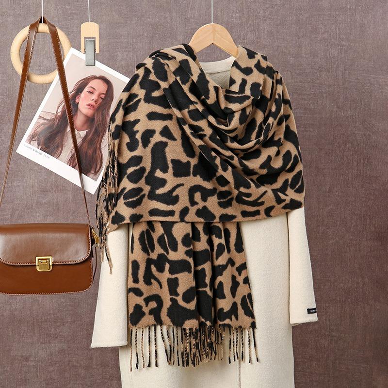 Retro high-end leopard print scarf women's autumn and winter new fashion imitation cashmere fringed shawl thickened warm and versatile