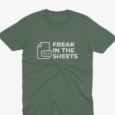Freak in the Sheets - Αστείο T-Shirt με Φύλλο Εργασίας Excel, Ιδανικό για Λάτρεις Δεδομένων & Γραφειακό Χιούμορ, Αστείο T-Shirt, T-Shirt Γραφείου, Δώρο Για Αυτόν