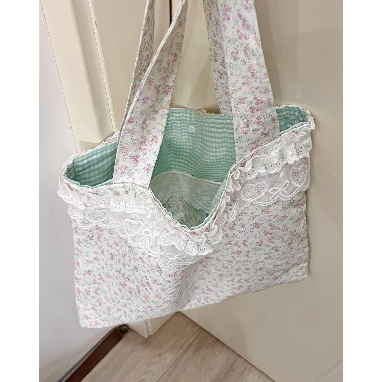 

2025 Women s Floral Canvas Tote with Lace Trim – Versatile Shoulder Handbag for Casual or Commute