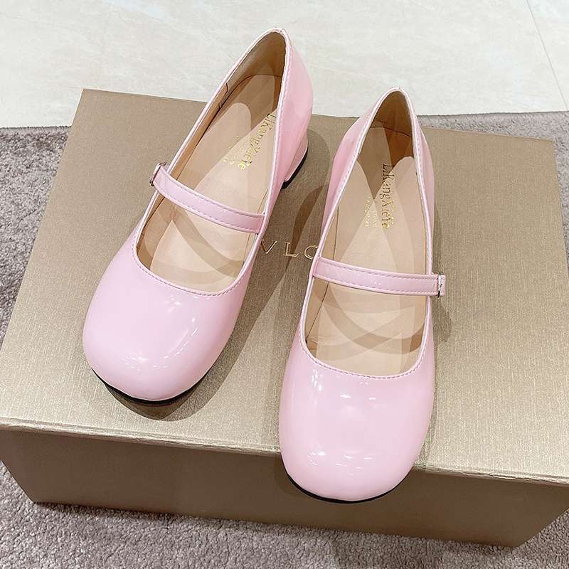 

Винтажные кожаные туфли Мэри Джейн женские французский круглый носок 2025 весна и лето новые высокие каблуки сказочный стиль маленькие кожаные туфли плоская подошва 40