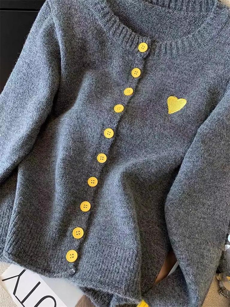 Japanese Heart Embroidery Knit Cardigan for Women - Chic Colorblock Style, Slim Fit, Ideal for Spring and Autumn.