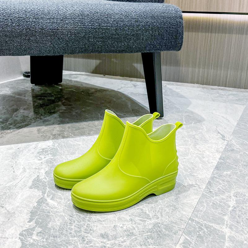 

Новые универсальные модные дождевые ботинки женские высокие голенища однотонные водонепроницаемые и нескользящие верхняя одежда конфетного цвета бархатные теплые 41