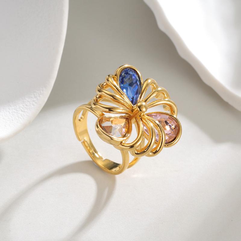 18K Gold Vintage Zircon Flower Ring - High-End Autumn/Winter Accessory