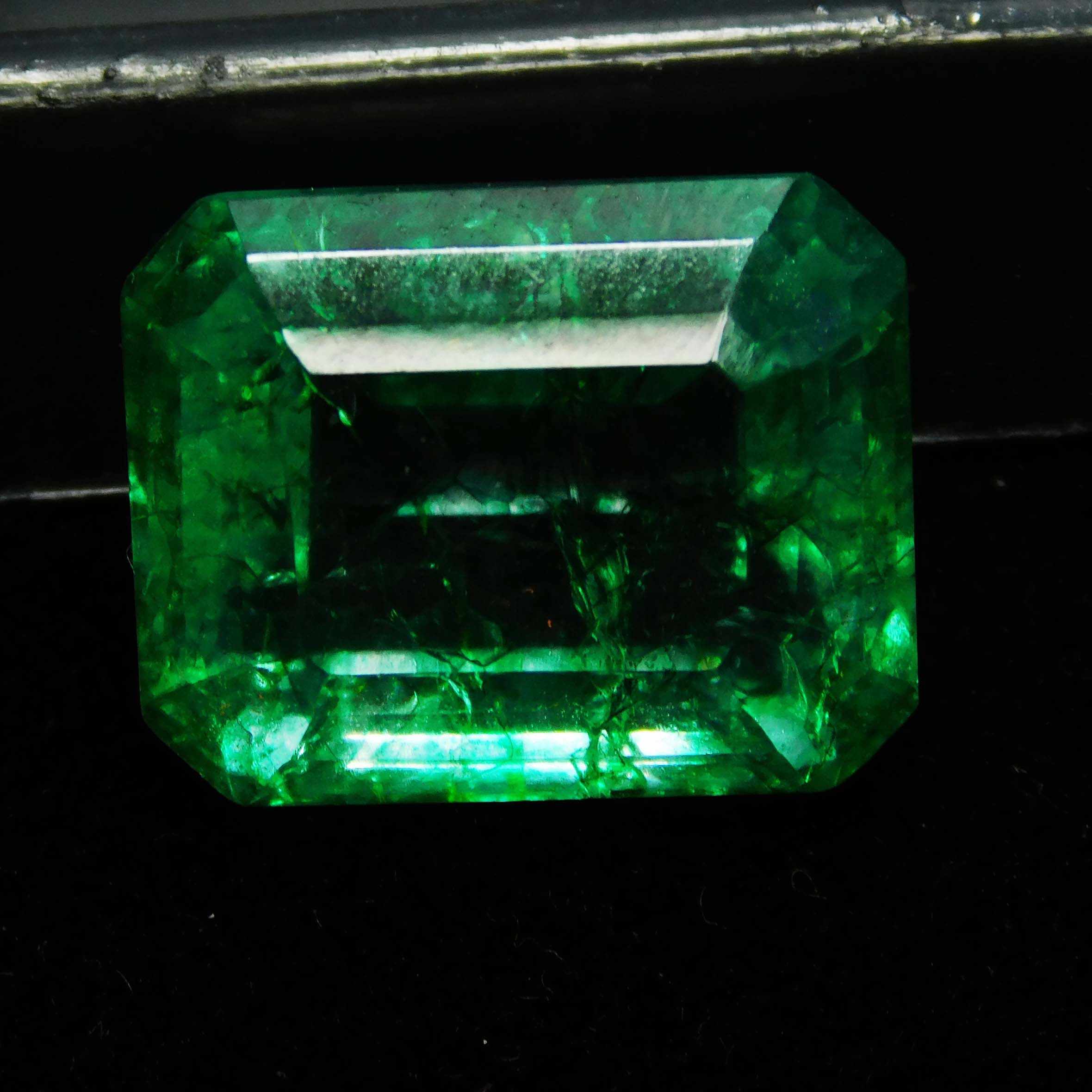 

Натуральний Зелений Колумбійський Смарагд 10.23ct Смарагдова огранка Сертифікований Розсипний Дорогоцінний Камінь 14.2 mm approx зелений