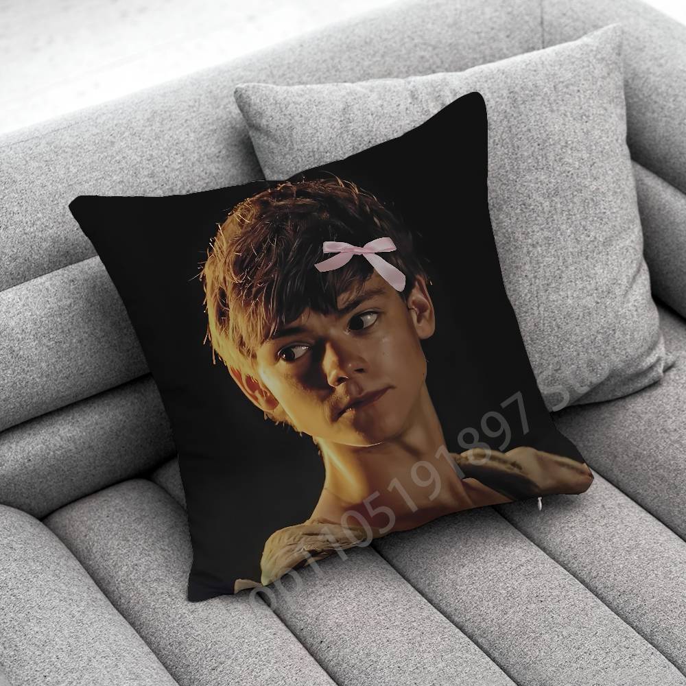 Actor T-Thomas Brodie Sangster Throw Pillow Case For 45*45cm 40cm 55cm 50cm 30cm Square Car Pillowcase Shell