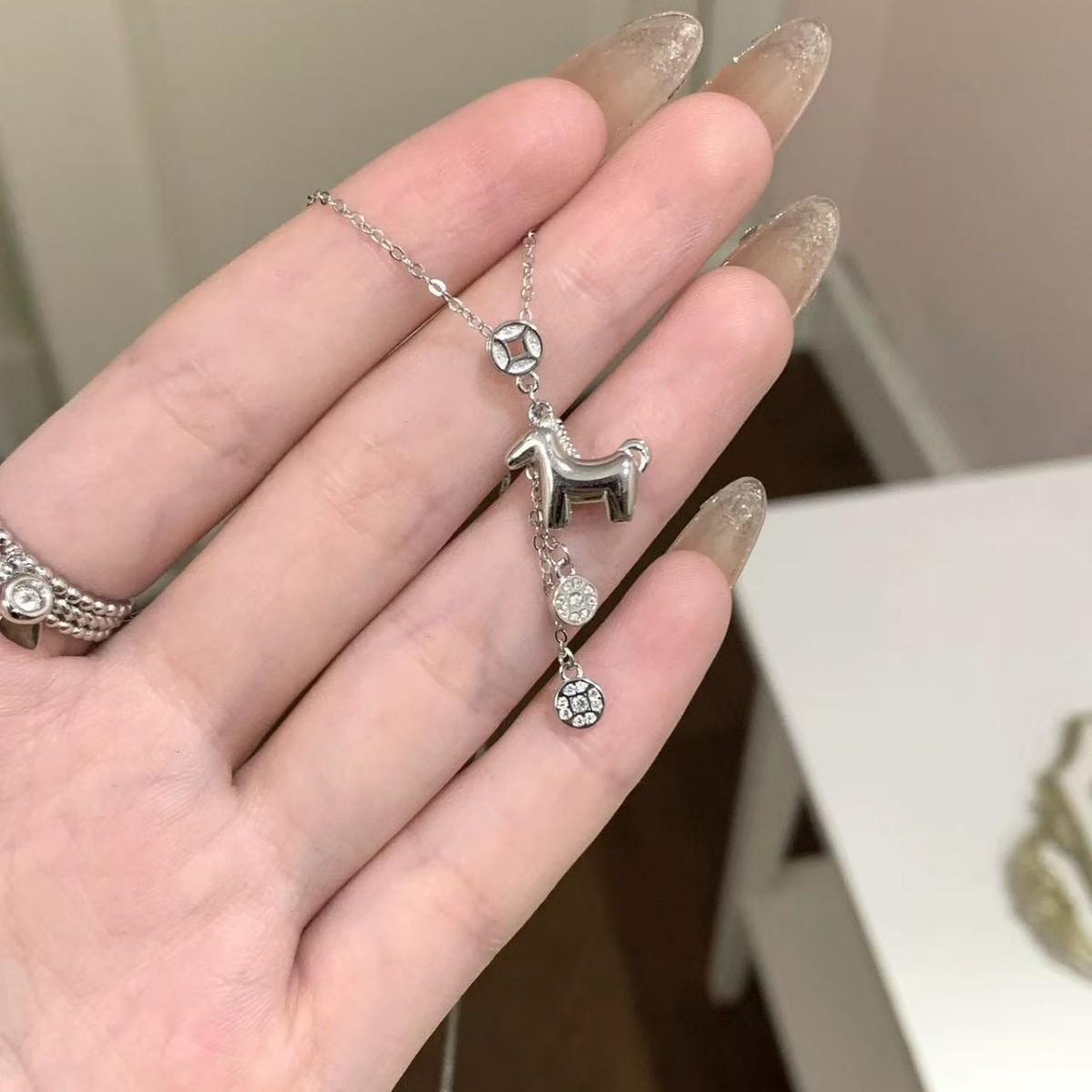 

Женское ожерелье-колье из серебра S925 с монетой и кисточкой 925 Silver платиновый