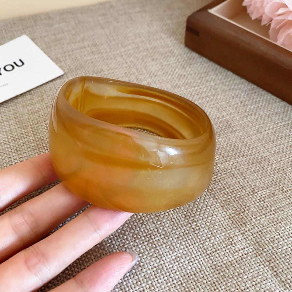 

Minority Design Irregular Wide Bracelet Exaggerated Geometric Hand Ring Retro Acrylic Bangle Daily кавовий