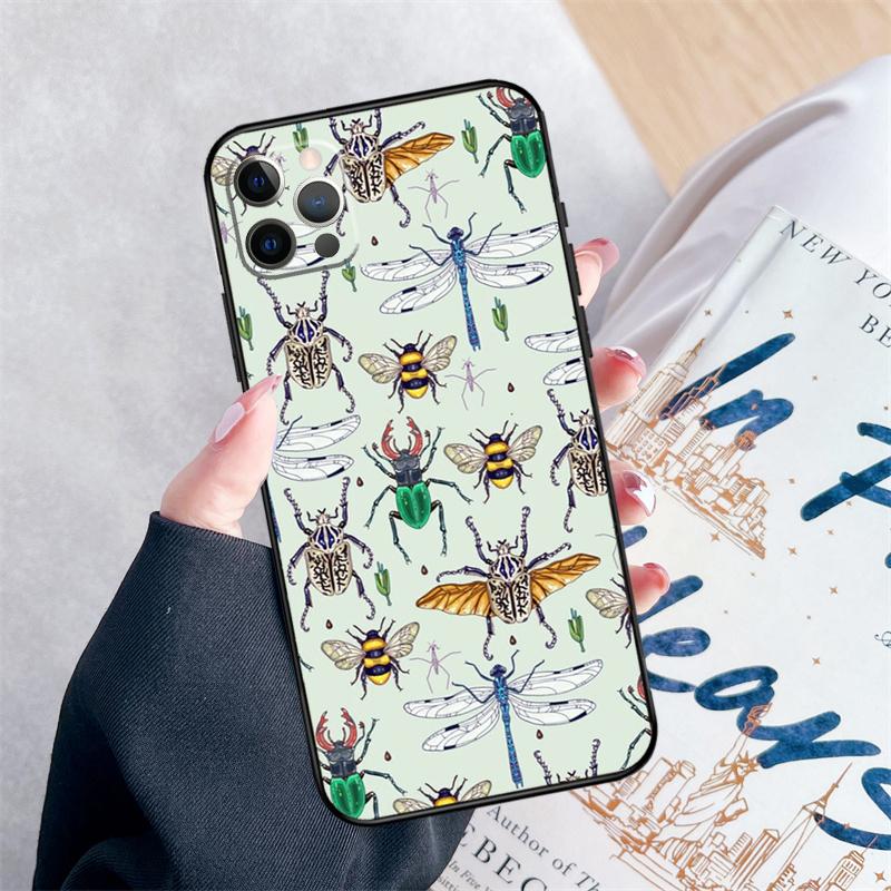 Midsummer bee garden honey Phone Case For iPhone 15 16 Pro Max 11 12 13 Mini 14 Pro Max XR 15 16 Plus 16e Cover Coque