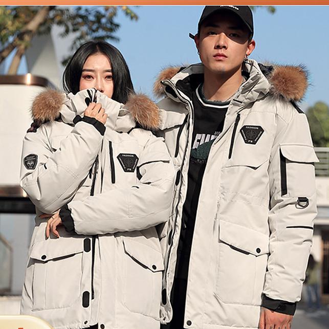 

Бегущие мужчины;пуховик мужской;Зимний тренд — длинные пуховики для пар.