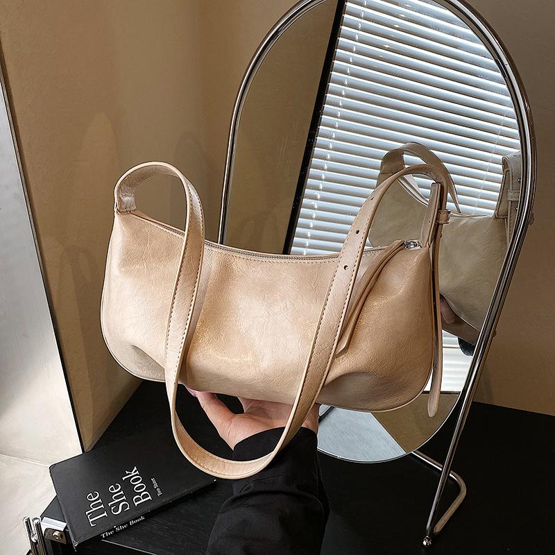 Today's popular large-capacity dumpling bag women's new fashionable simple and versatile shoulder messenger bag