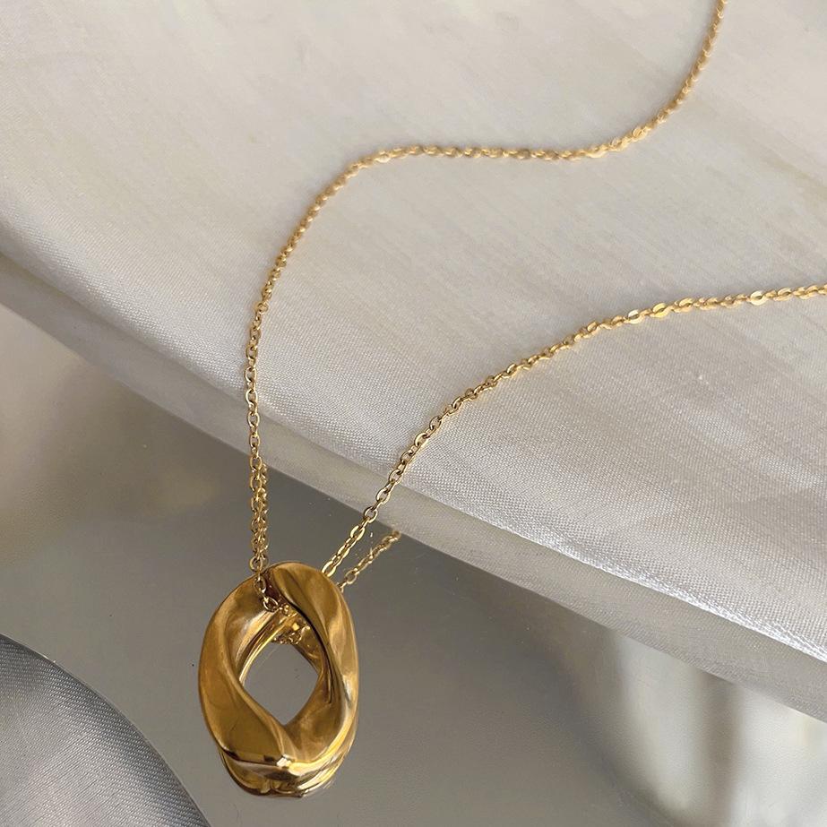 Minimalist Versatile Water Drop Necklace 18K Gold Titanium Steel Necklace Color Retaining Autumn And Winter Necklace Sweater Chain