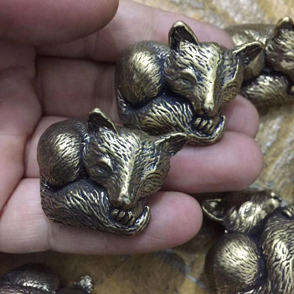Solide Messing Fuchs Figuren Miniaturen Schreibtisch Ornamente Tee Haustier Handwerk Retro Kleine Tier Statue Kinder Spielzeug Geschenke Hause Dekorationen