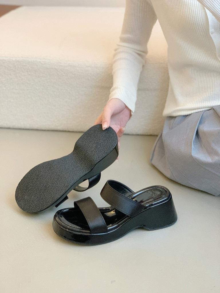 thick-soled silver simple temperament one-word cool slippers women's shoes wear 2025 new summer with skirt sandals