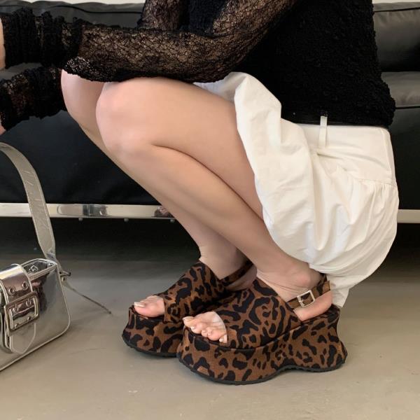 Fashion 2025 Sandals Clogs Wedge Open Toe Heel Shoe Thick Espadrilles Platform Buckle Strap Suit Female Beige Muffins Shoe New Fashion P