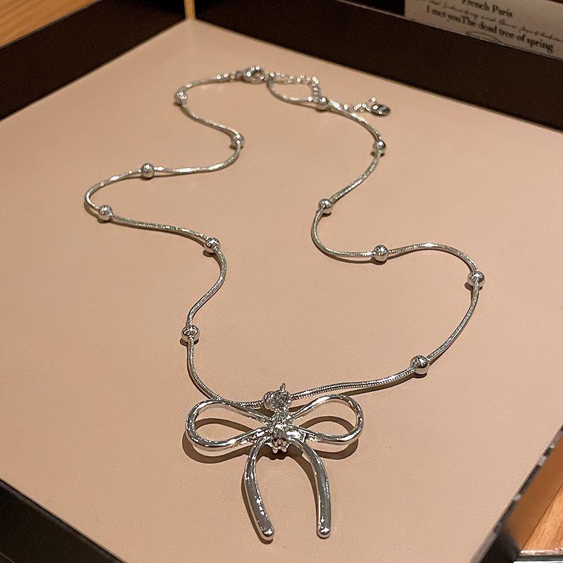 Y2K Starfish Flower Necklace: Cool, Sweet Style for Women’s Fashion