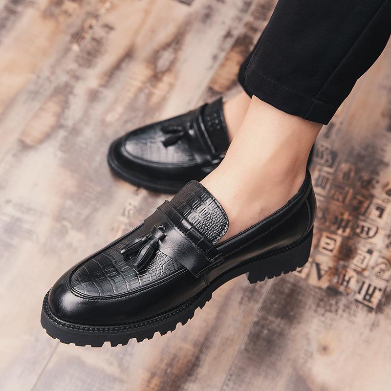 Large size men's shoes new casual leather shoes fashion men's business dress shoes retro British style fringed leather shoes