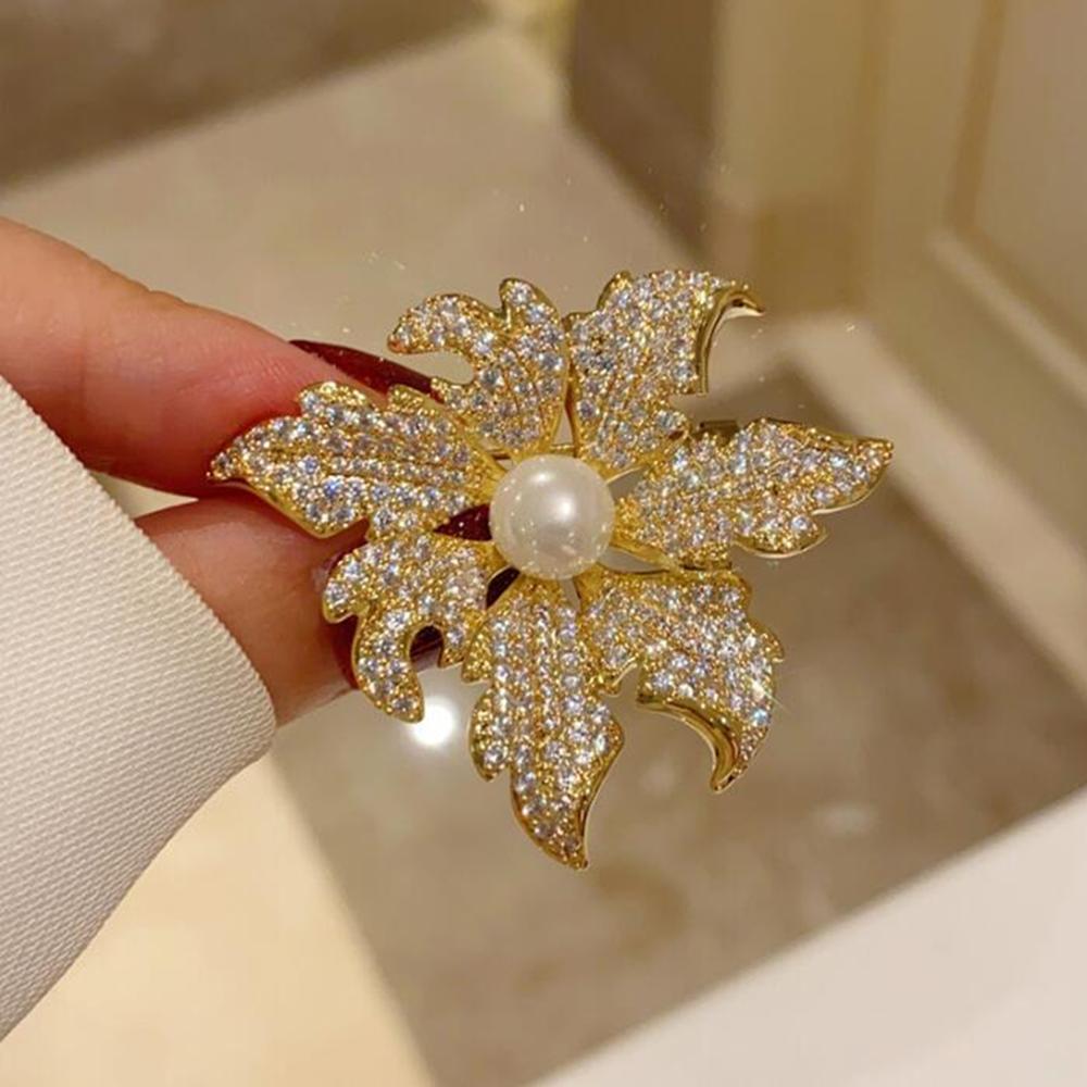 

Fashionable pearl flower zircon brooch, anti-exposure pin for women, metal button to fix clothes, wedding party gift