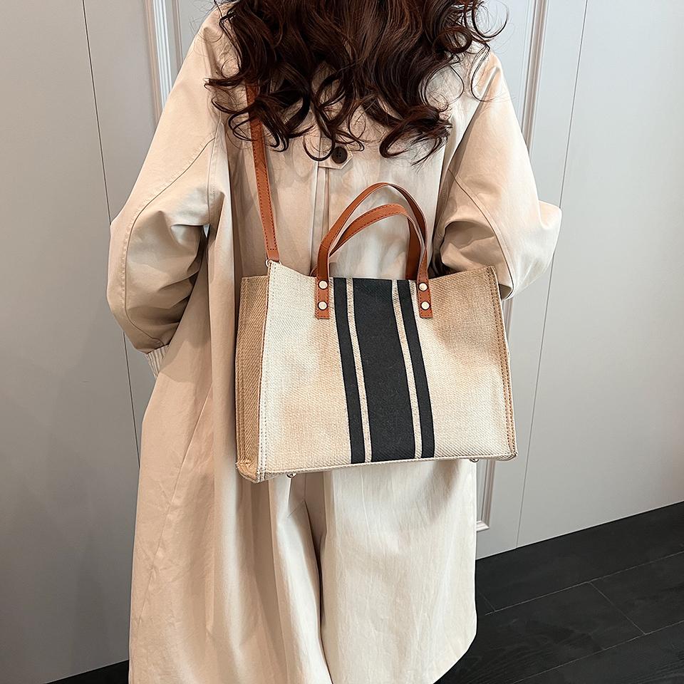 Die Tasche aus Canvas-Material, der Riemen aus PU-Material liegen angenehm in der Hand, die allgemeine Classicdirt Resis