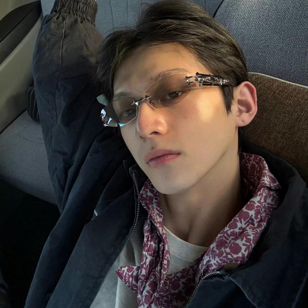 Retro frameless rectangular metal avant-garde fashionable sunglasses pentagram YK technology cool sunglasses