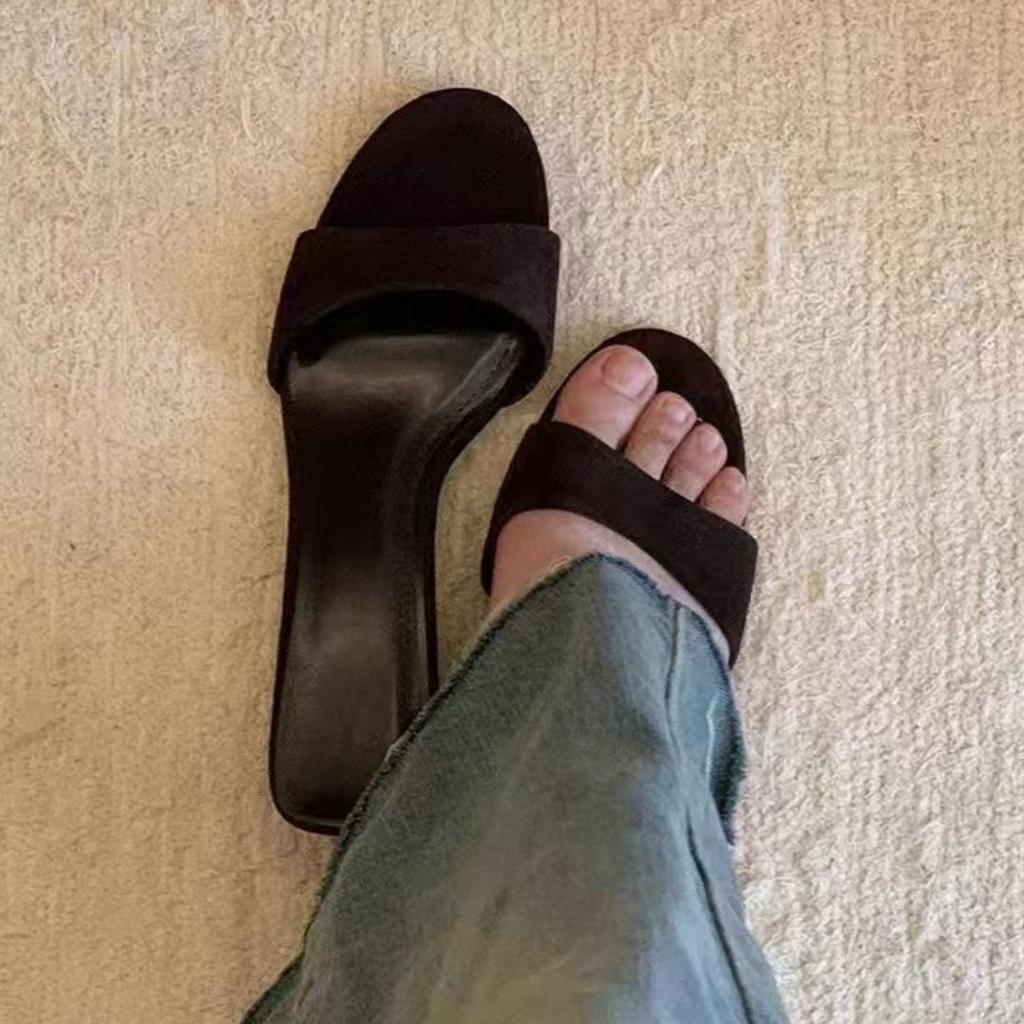 Round head with one foot on the slope heel, women's one-word slippers 2025 summer new retro simple open-toed sandals women