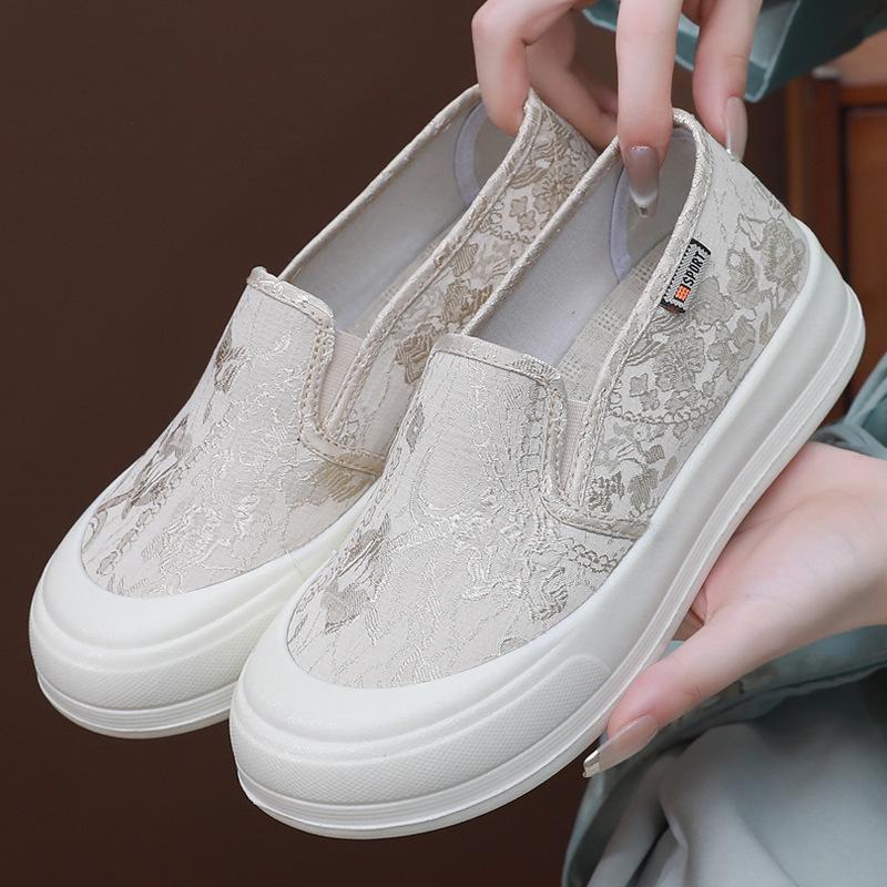 Pantofi de pânză albi mici în stil național cu talpă groasă pentru femei 2025 noi retro noi pantofi casual chinezești pantofi leneși de pescar cu un singur pedal