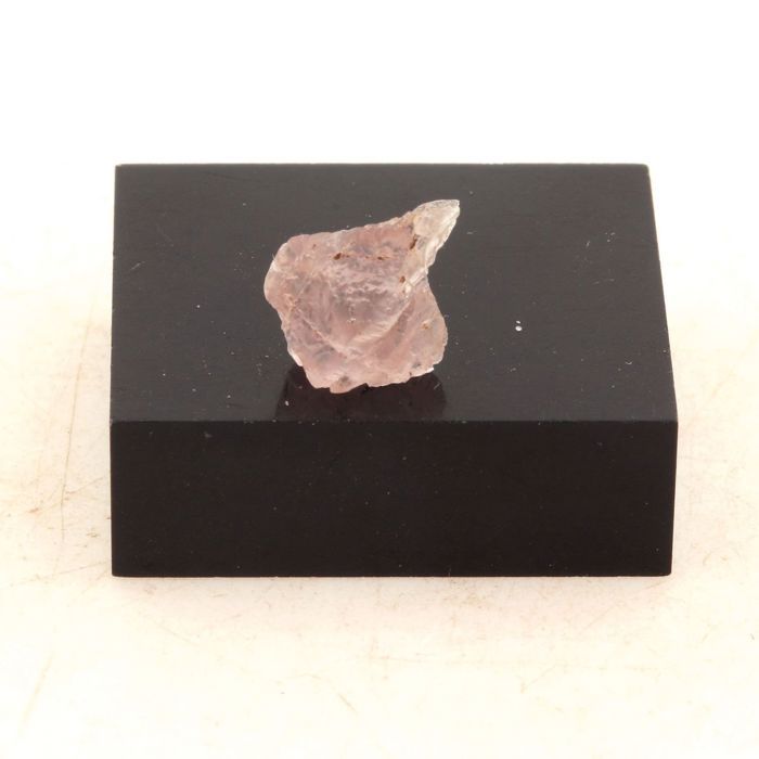 Pierres et Minéraux. Fluorite Rose. 4.17 ct. Massif du Mont-Blanc, France.