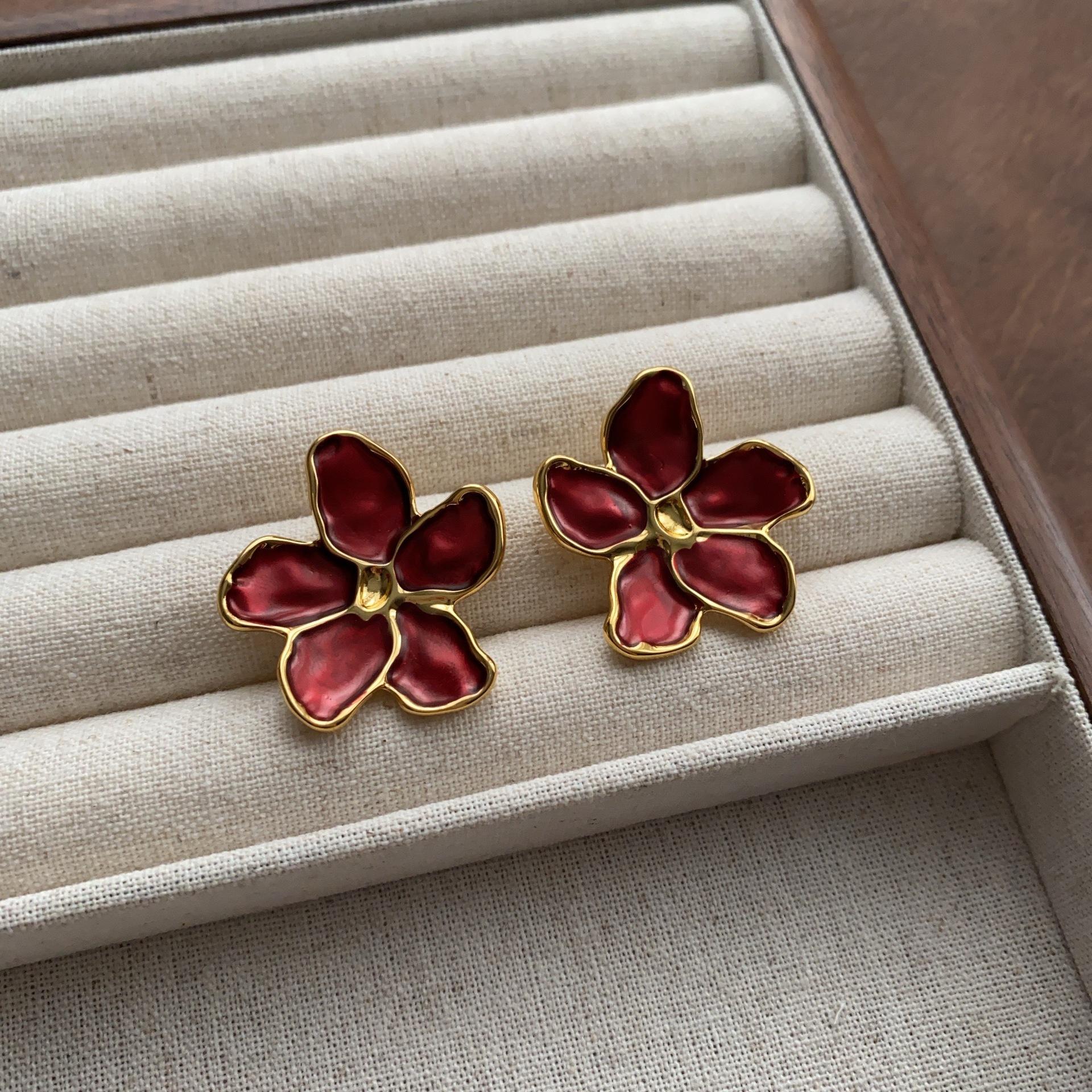 Retro style three-dimensional five-petal flower stud earrings enamel art high-end elegant earrings romantic exquisite earrings
