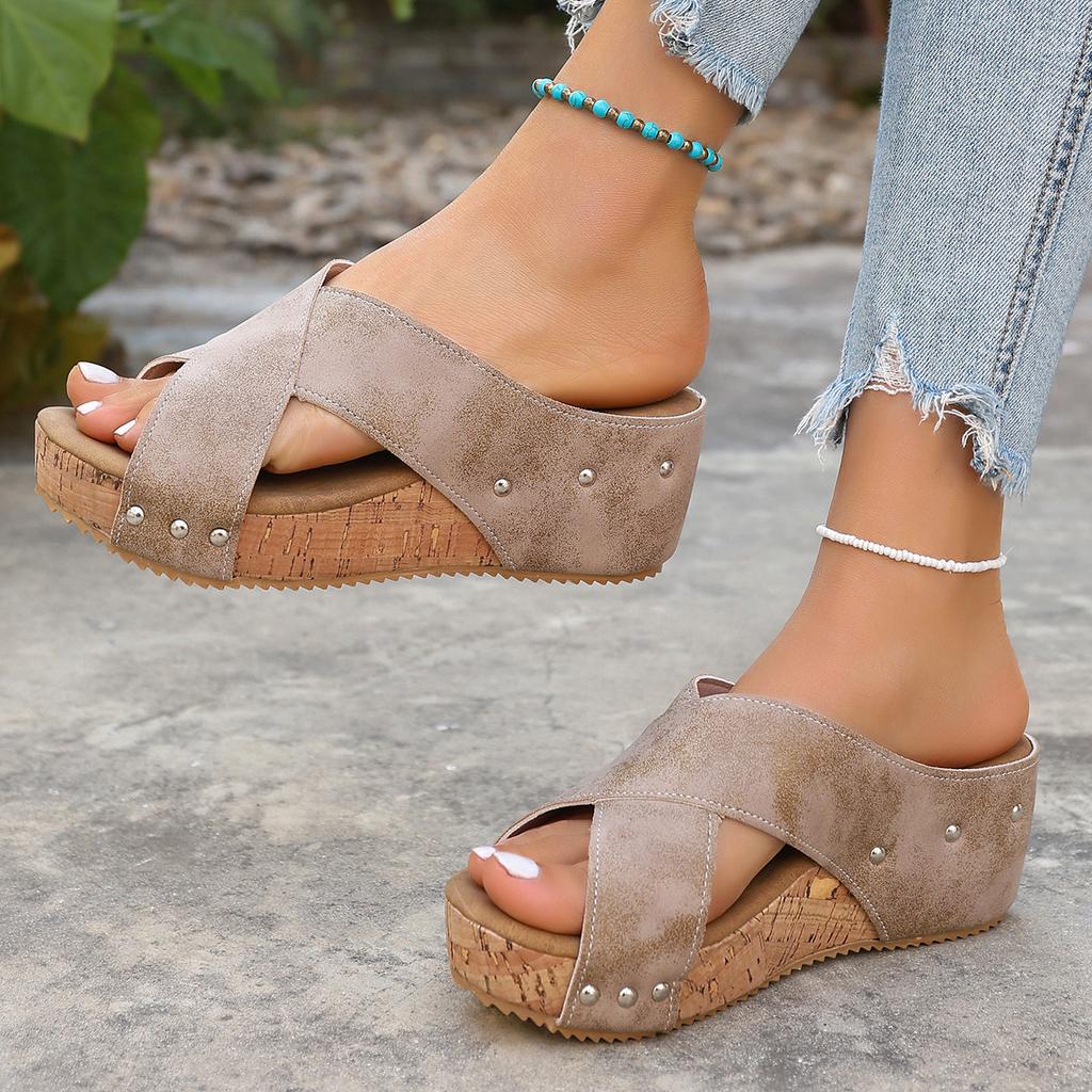 2025 summer new fish mouth large size light and comfortable slope heel thick bottom one pedal fashion cool slippers women