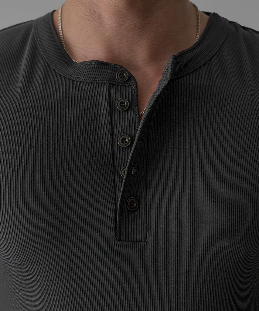 Baulopeulodeogteu Tencel Ribbed Henley Neck Muscle Short Sleeve T-Shirt [Black]