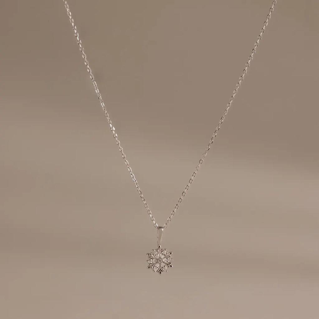 Sterling Silver S925 Flower Pendant Necklace - Elegant Design, Original Niche Style Clavicle Chain.