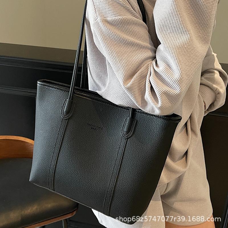 Retro Tote Bag Women's New Fashionable Simple Large-capacity Armpit Bag Casual Versatile Commuter Shoulder Bag