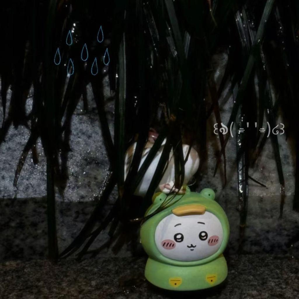 Chiikawa Seria Płaszczy Przeciwdeszczowych Breloczek Podświetlany – Uroczy Usagi Hachiware ABS PVC Kreskówkowy Wisiorek Letni Motyw Chmurka Ozdoba Prezent