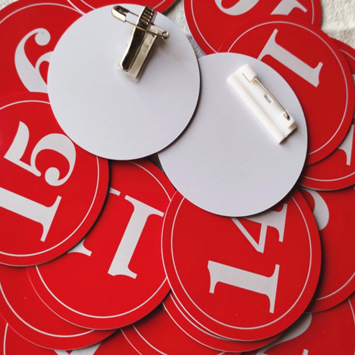 

Жива оцінка Змагання з танців Номер учасника та Значок з іменем для виступу та активностей на подіумі Sample Piece